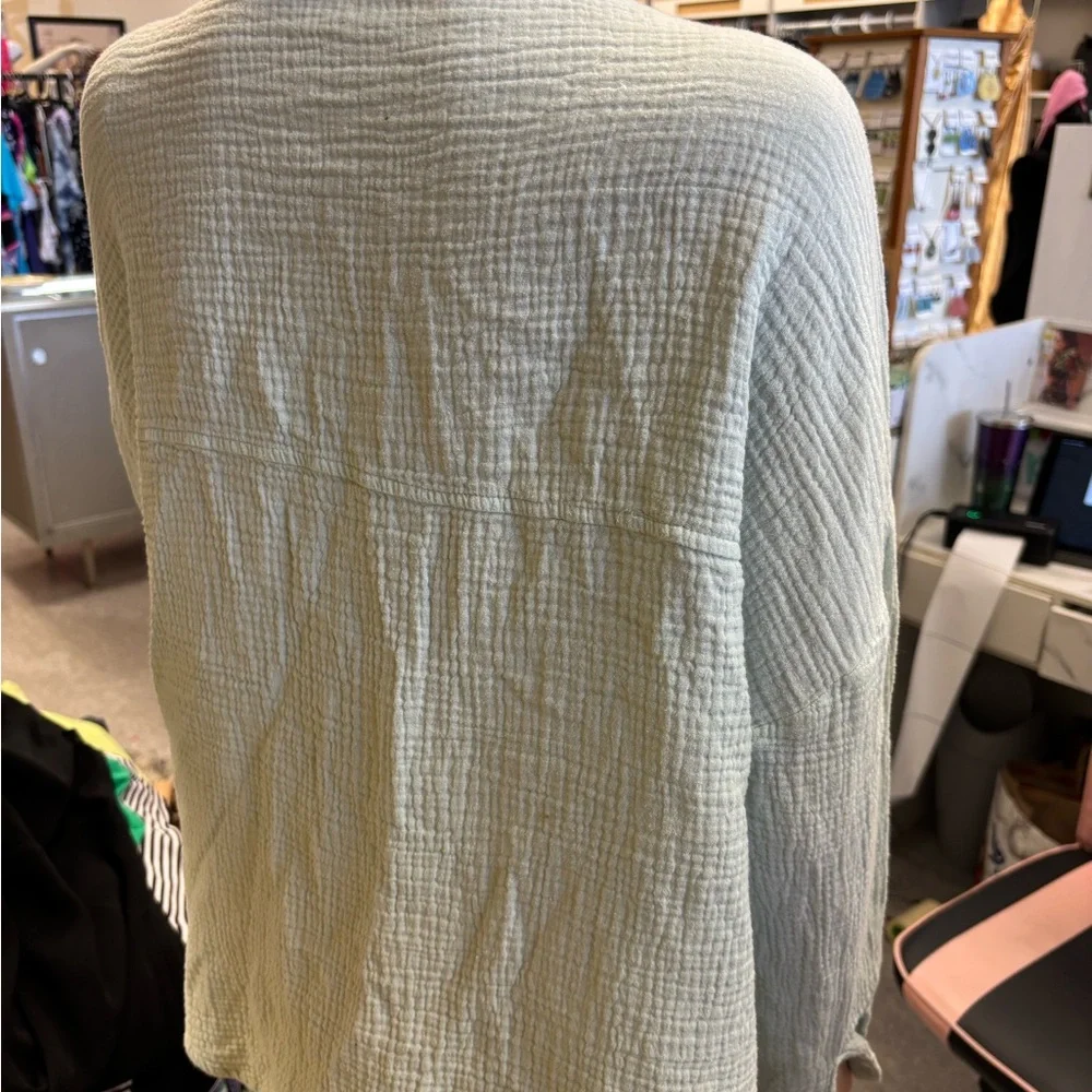 Textured Light Green Button-Up Shirt - Picture 6 of 8